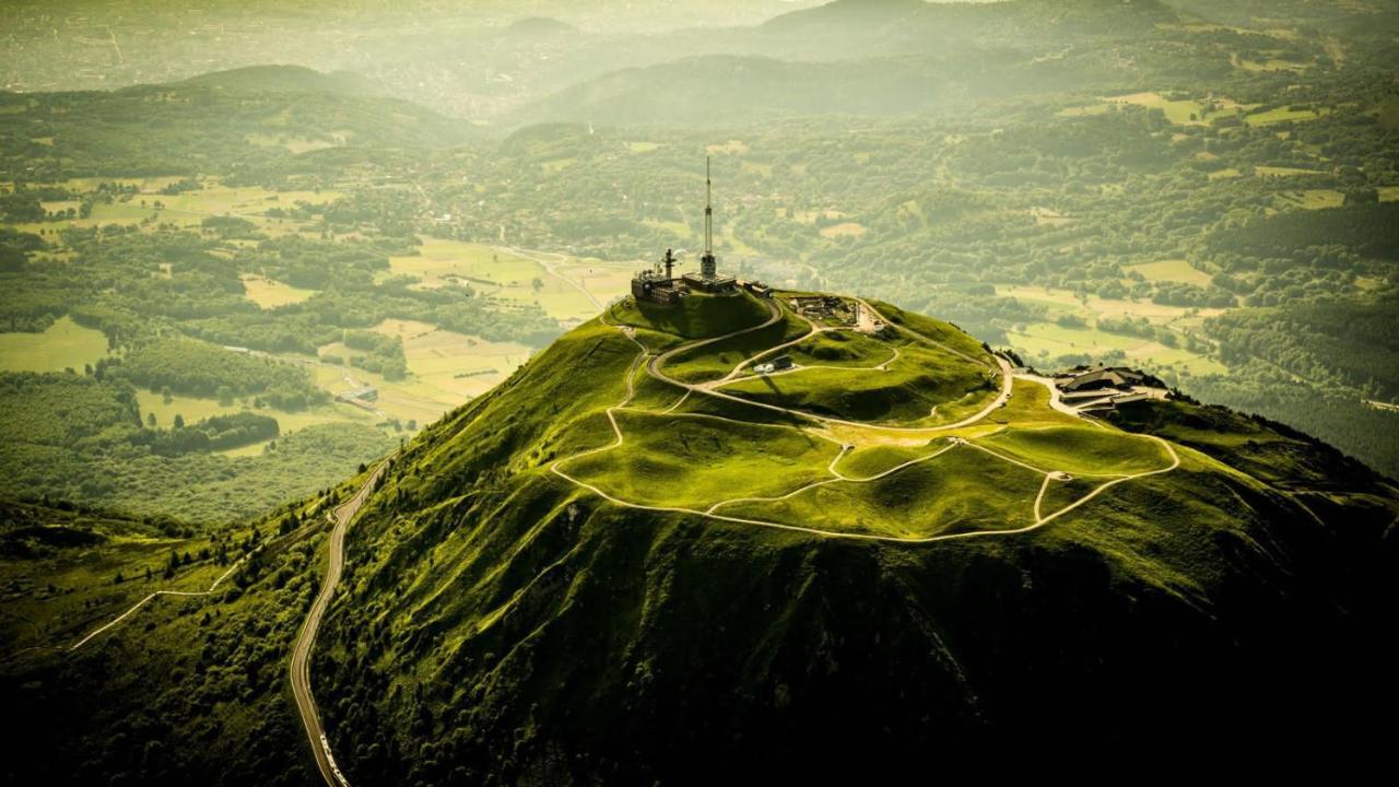 Maison D'Hotes La Nichee Rochefort-Montagne ภายนอก รูปภาพ