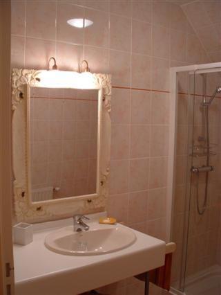Maison D'Hotes La Nichee Rochefort-Montagne ภายนอก รูปภาพ
